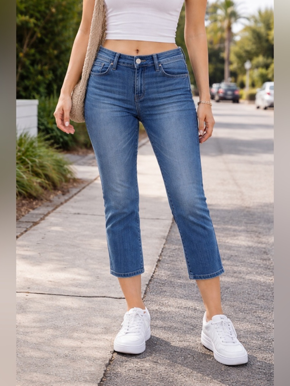 Rock & Republic Mid-Rise Cropped Jeans in Medium Blue